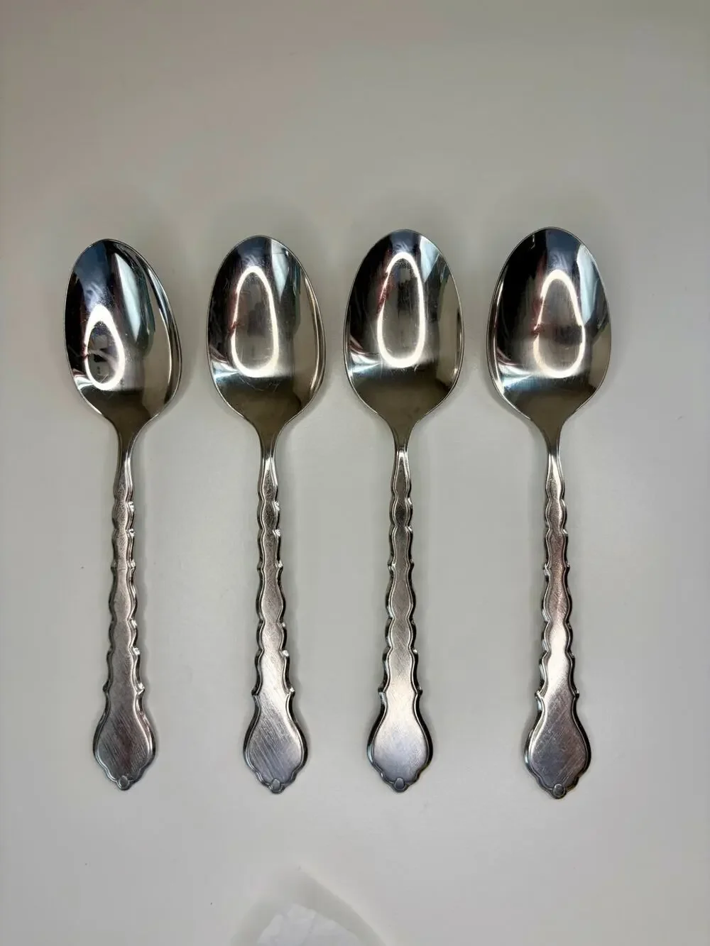 Oneida Cello Place/Oval Soup Spoon Set of 4